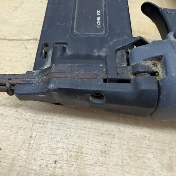 Craftsman 18 Gauge Brad Nailer 5/8" to 2" Air Power Tool - Picture 5 of 13